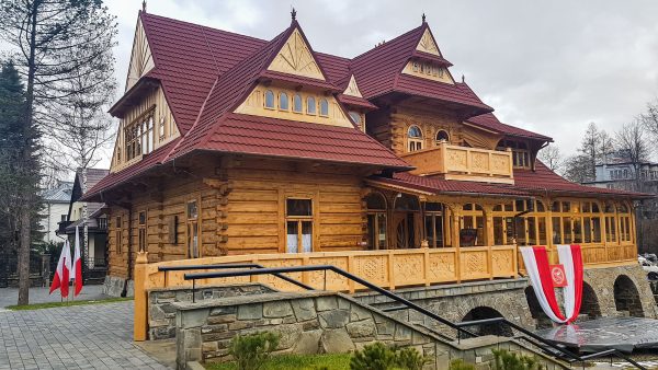 Bodenkonvektoren in der Villa „Czerwony Dwór“ in Zakopane / Polen