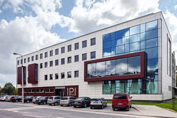 Polnische Wissenschaft Akademie – das Gebäude IPI in Warschau / Polen