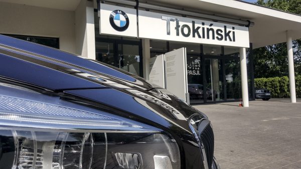Bodenkonvektoren in BMW-Salon in Lodz / Polen
