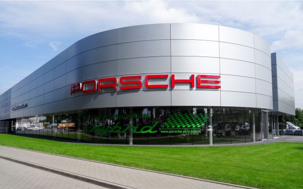 Bodenkonvektoren in Porsche Zentrum in Breslau / Polen