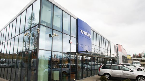 Bodenkonvektoren in Showroom von Volvo und Kia Motors in Gaj bei Krakau / Polen